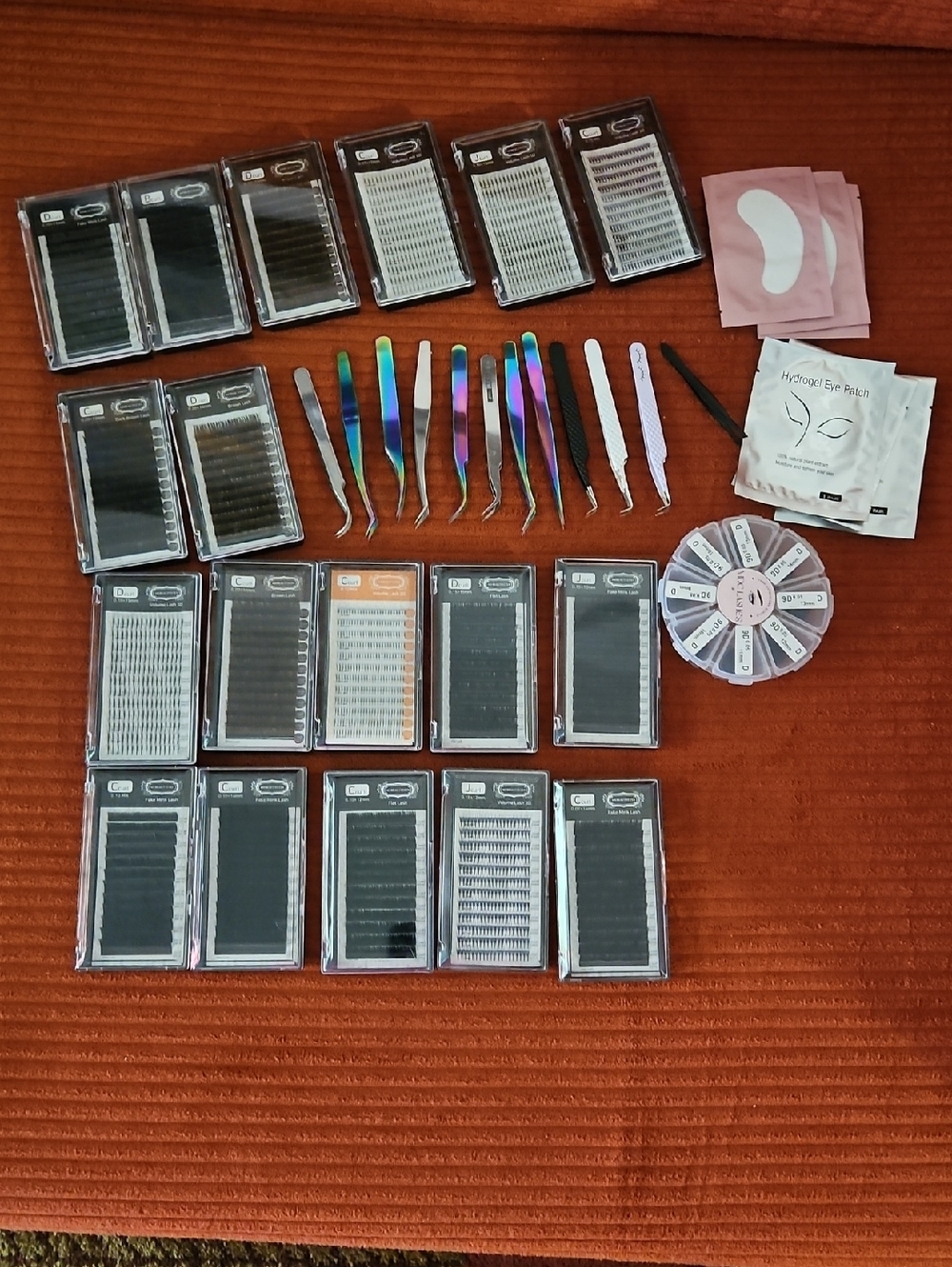 Eyelash Extension Tray Kit with Tweezers and Pads - Black Lashes